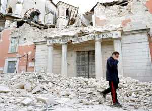 El Palacio del Gobierno en l'Aquila tras el terremoto